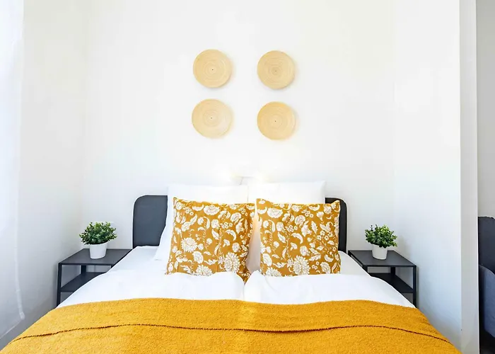 - Comfy - Comfy Sleep Apartment Budapest